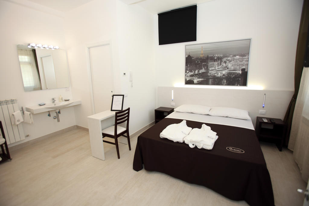 Orchidea Rooms & Suites Civitanova Marche Bagian luar foto